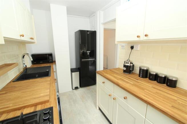 Kitchen2.JPG
