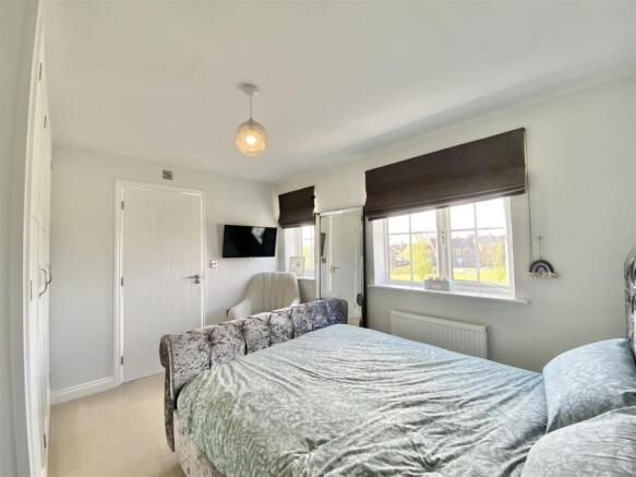 4 bed Detached for sale Image 9