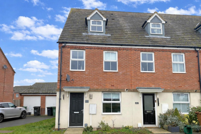 Siskin front shot.png