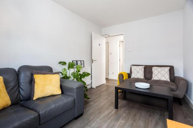 4 bed House to rent Image 8