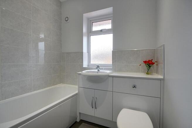 3 bed Semi-Detached to rent Image 11