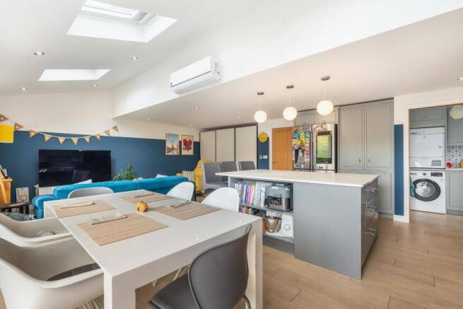 kitch and family room-6.jpg