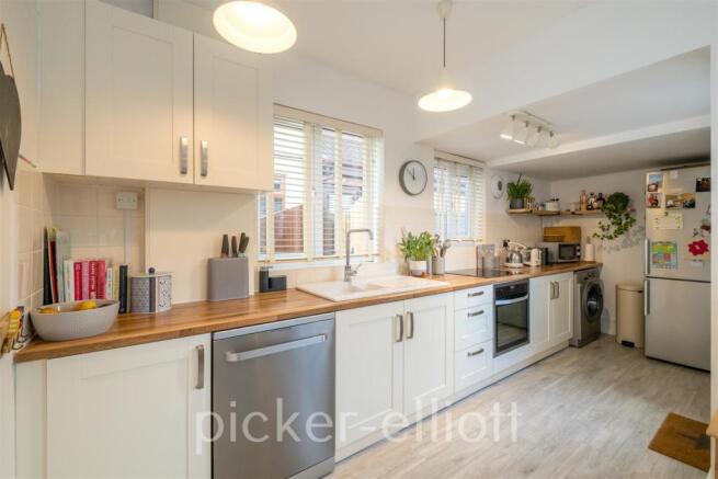 Living Kitchen/Dining Room