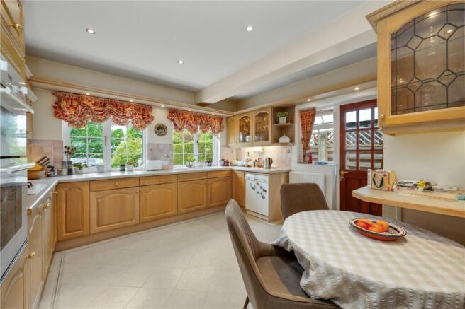 Kitchen/B'fast Room