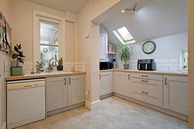 4 bed Terraced for sale Image 9