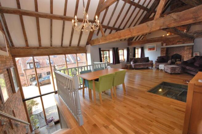 FIRST FLOOR LIVING ROOM
