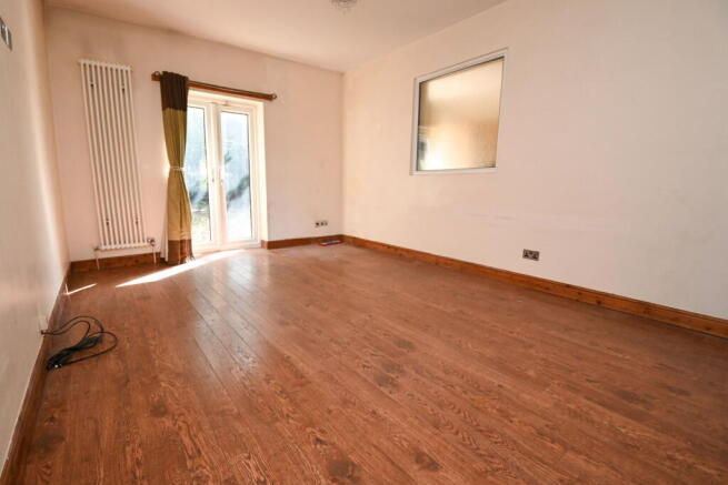 5 bed Semi-Detached for sale Image 4