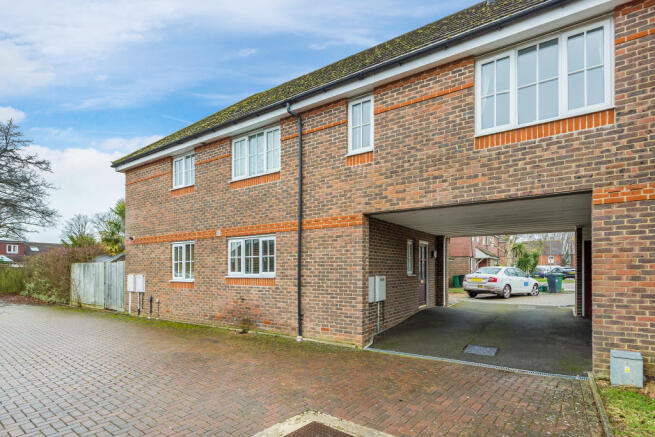 16-Priestlands-Close-13.jpg
