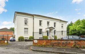 Flat 3, Rivermead House, The Meads, Romsey SO51 8HY