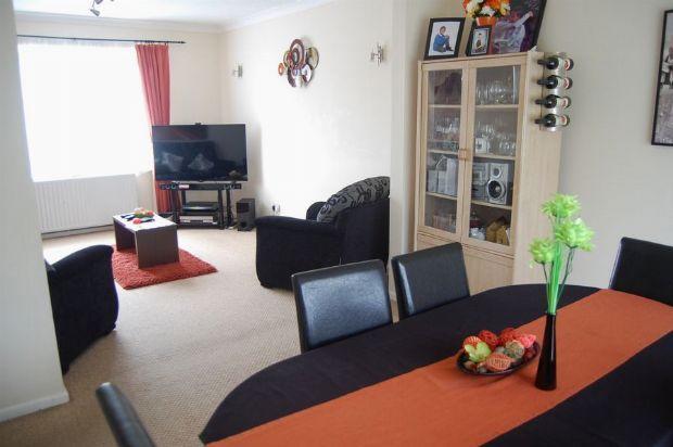 SITTING/DINING ROOM