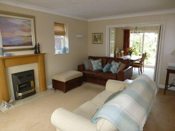 Lounge /Dining Room