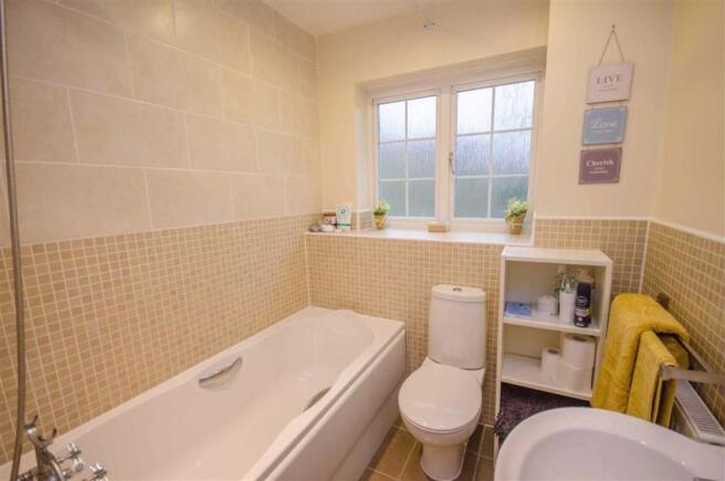 FAMILY BATHROOM