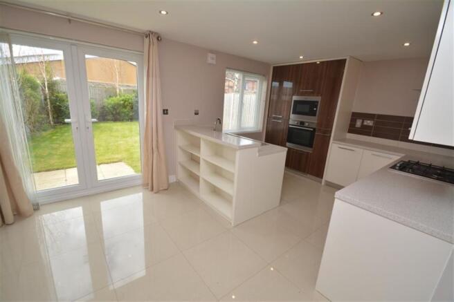 KITCHEN/DINER: