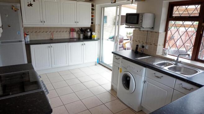 EXTENDED FITTED KITCHEN