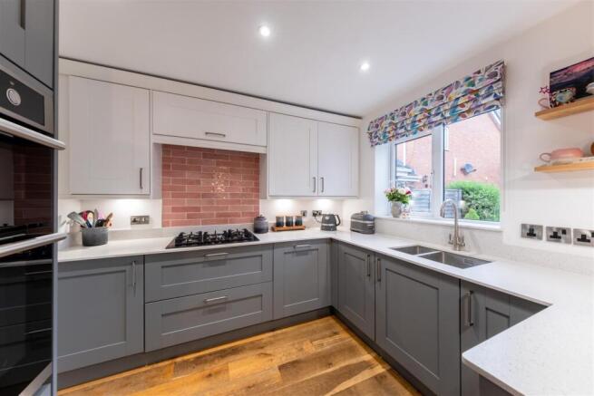 2 Westfield Close-001.jpg
