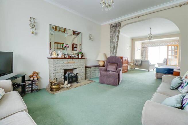 * WEST BACKING REAR GARDEN * Elmsleigh Drive, Leigh-on-Sea photo 4