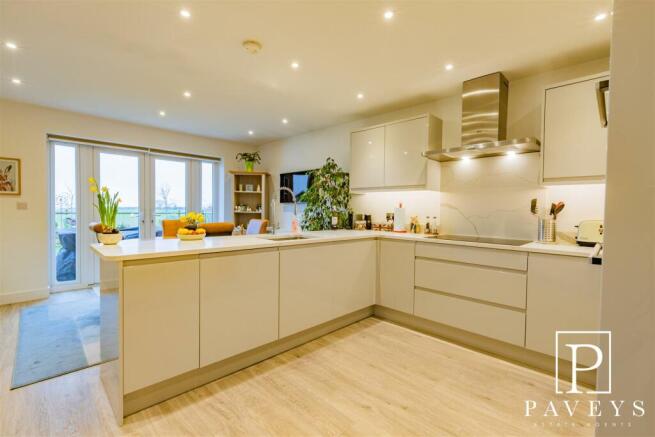 KITCHEN/DINER