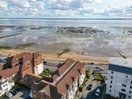 Flat 603, 35 Homecove House, Holland Road, Westcliff-on-sea SS0 7TE