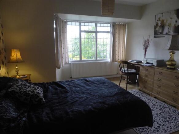 BEDROOM 2