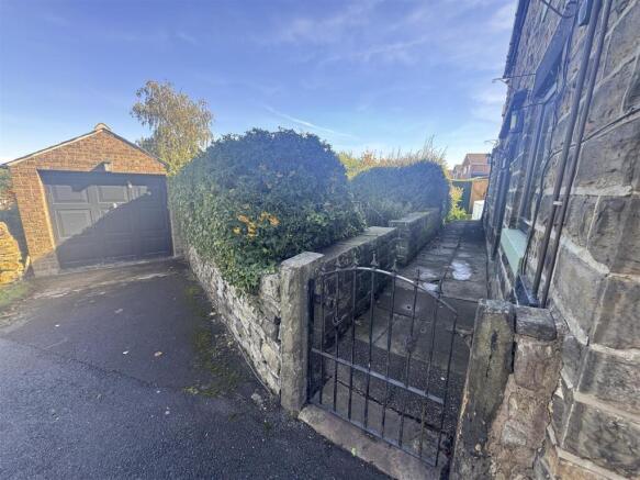 Carr Road, Deepcar, S36 photo 4
