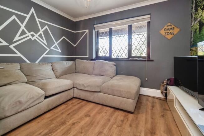 5 bed Detached for sale Image 6