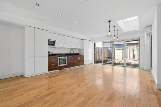145 Russell Road, London, SW19 1LN reception 2.jpg