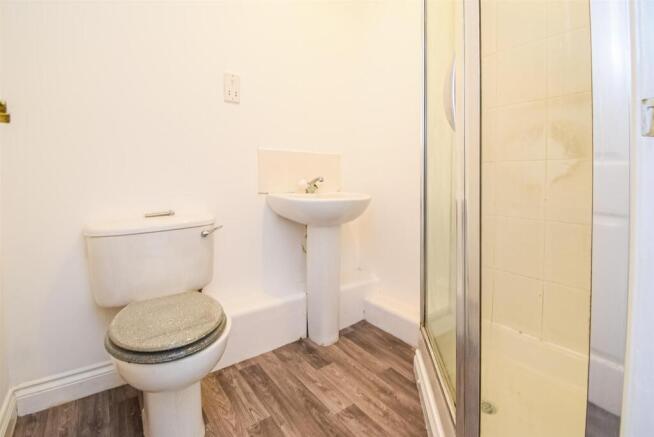 2 bed Ground Flat to rent Image 8