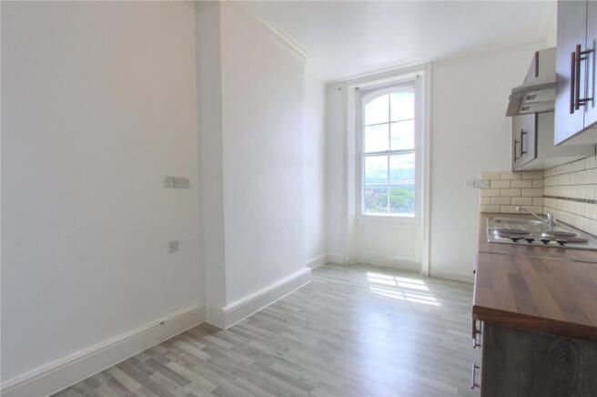 2 bed Apartment to rent Image 7