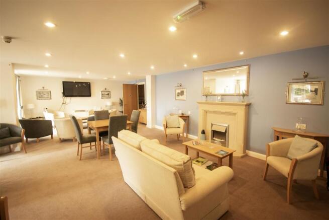 COMMUNAL LOUNGE