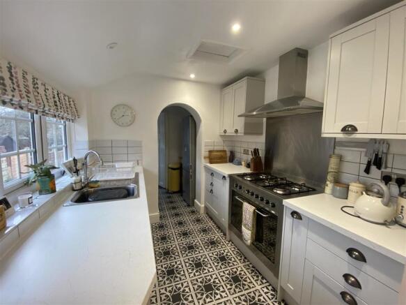 Howdens Refitted Kitchen