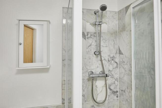 2 bed Apartment for sale Image 12