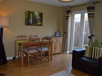 LOUNGE/DINER
