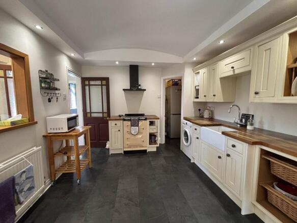 3 bed Semi-Detached for sale Image 10