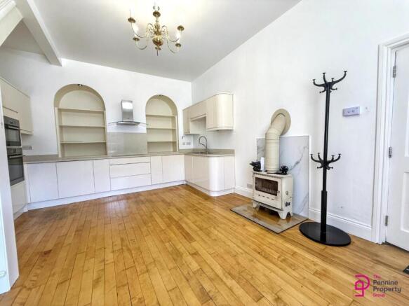 4 bed Barn Conversion to rent Image 6