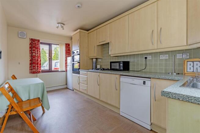 3 bed Detached Bungalow for sale Image 10