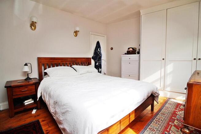 Master Bed 2.JPG