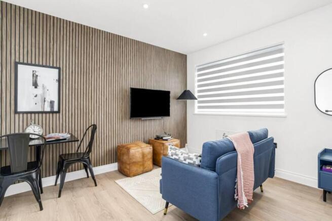 Refurbished Uxbridge Studio with Kitchen & Parkin