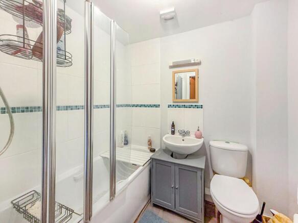 2 bed Apartment for sale Image 4