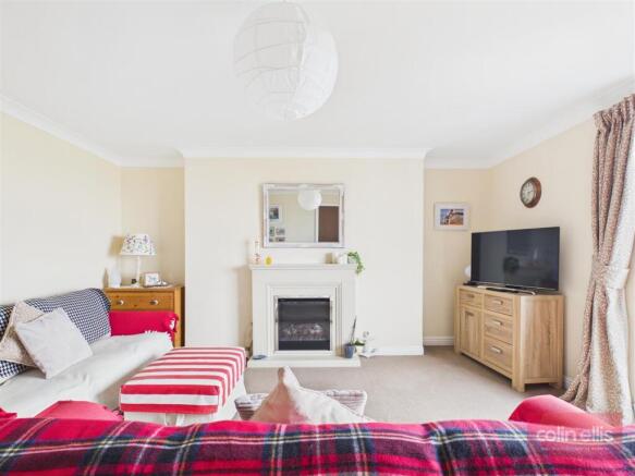 2 bed Flat for sale Image 6