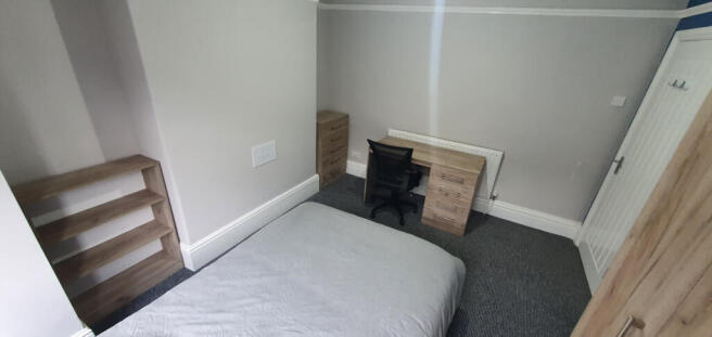 4 bed House to rent Image 7