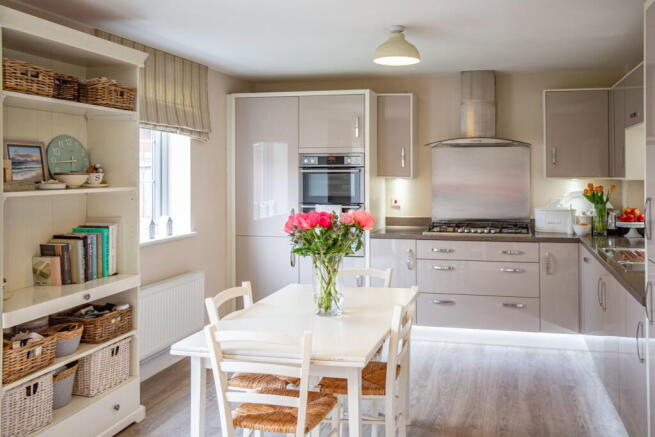 4 bed Detached for sale Image 7