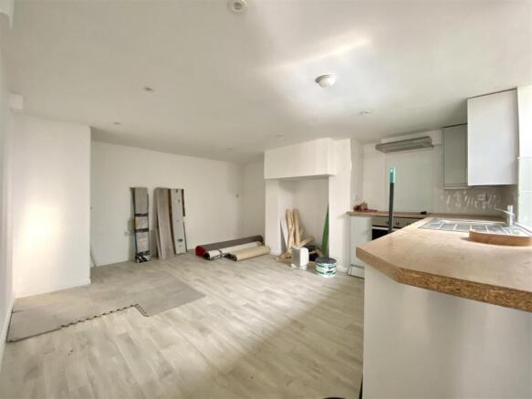 2 bed House for sale Image 11