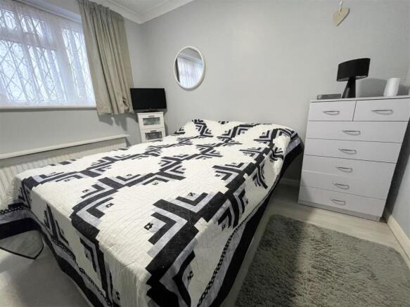 Bedroom 1.jpg