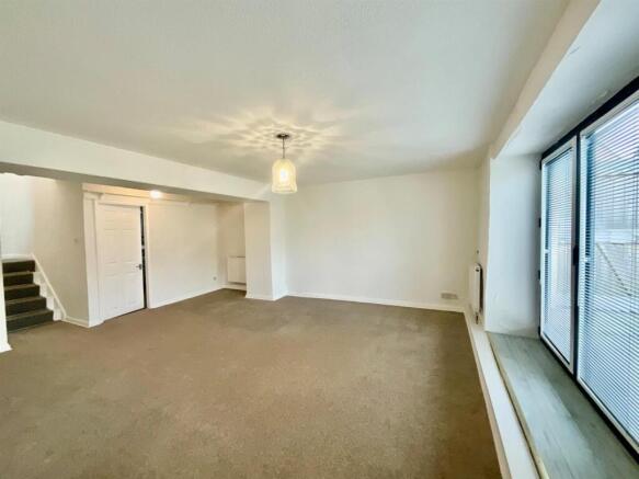 2 bed Terraced to rent Image 9