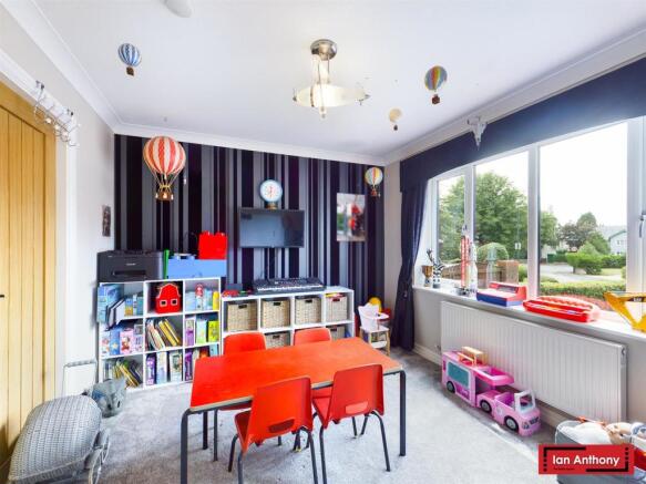 PLAY ROOM / SITTING ROOM