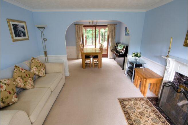 Lounge/Dining Room