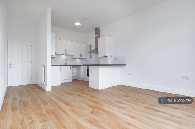 Kitchen & Breakfast Bar