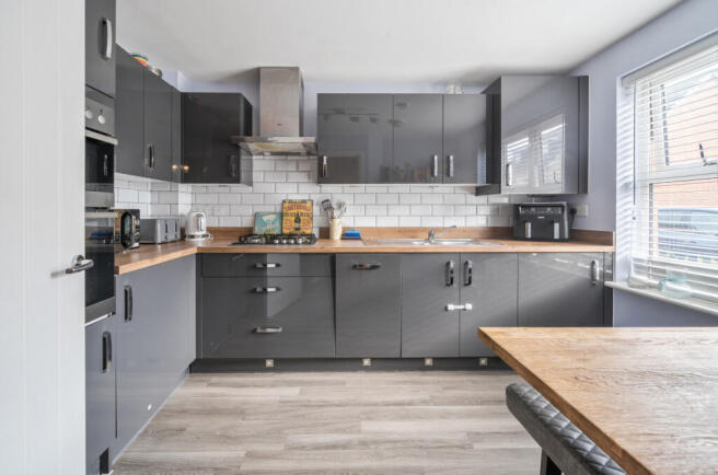 1409647-12-698615...