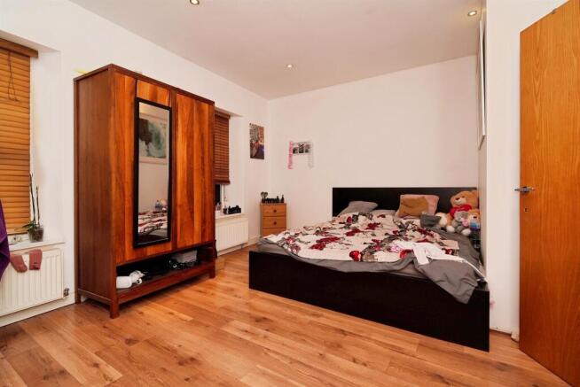 1 bed House for sale Image 9
