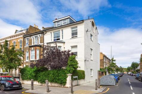 Stormont Road,
Clapham Common, SW11